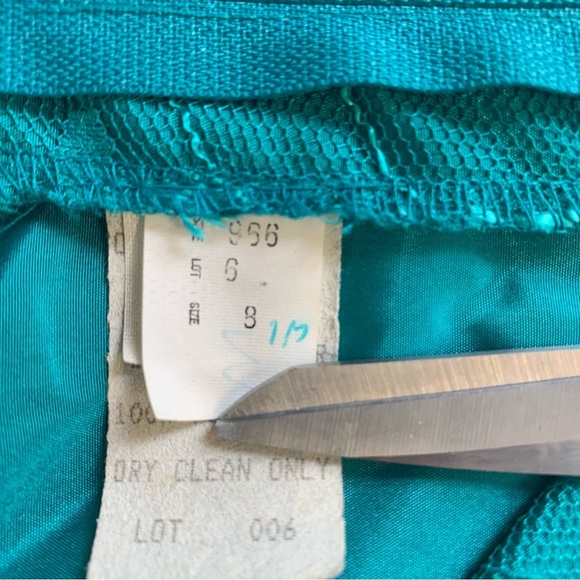 Vintage 1980s Off-Shoulder Dress - Picture 10 of 11